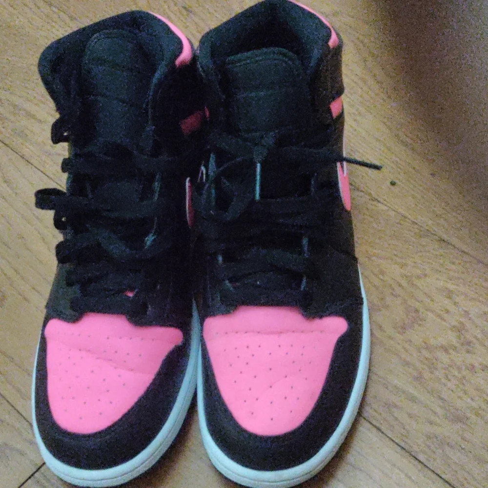Air Jordan 1 Retro High Sneakers - Black and Pink